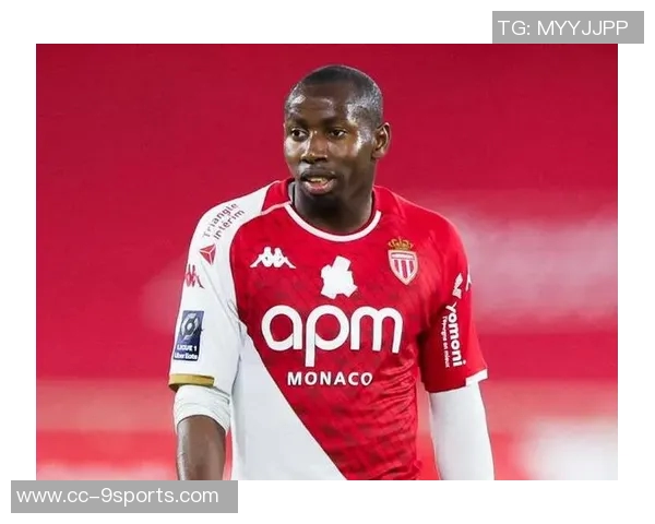 摩纳哥中场意外飞踹塔利亚菲科脖子引发场上混乱瞬间