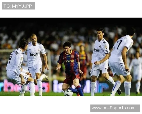 维尼修斯携手皇马球员共聚餐厅展现团队凝聚力 维尼修斯携手皇马球员共聚餐厅展现团队凝聚力